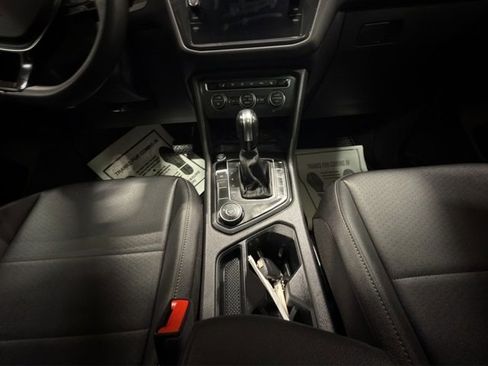 Used 2020 Volkswagen Tiguan SE w/ Panoramic Sunroof Package image 12