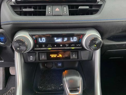 Used 2019 Toyota RAV4 XSE w/ XSE Weather Package AWD/4WD image 29