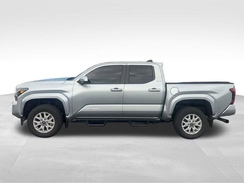 Used 2024 Toyota Tacoma SR5 AWD/4WD image 33