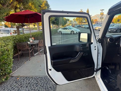 Used 2018 Jeep Wrangler Unlimited Sport S image 9