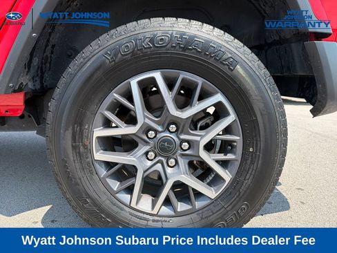 Used 2025 Jeep Wrangler Unlimited Sahara AWD/4WD image 5