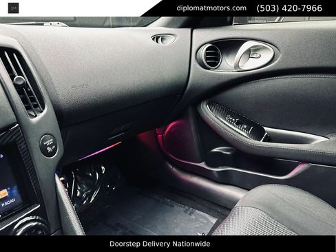 Used 2016 Nissan 370Z Coupe RWD image 26