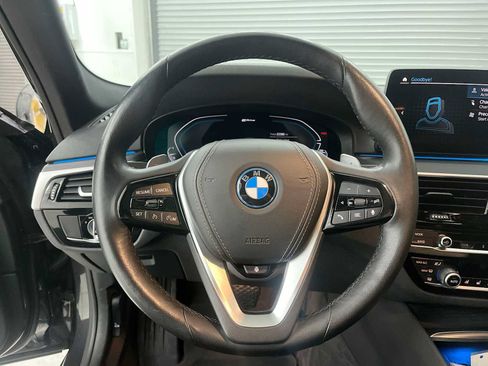 Used 2023 BMW 530e xDrive w/ Luxury Seating Package AWD/4WD image 17