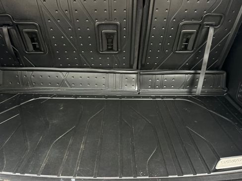 Used 2023 Chevrolet Traverse LT w/ LT Premium Package image 18