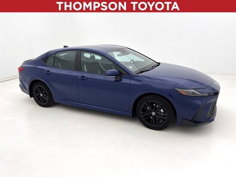Used 2025 Toyota Camry SE AWD/4WD image 1