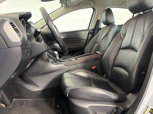 Used 2018 MAZDA MAZDA3 Touring FWD image 6