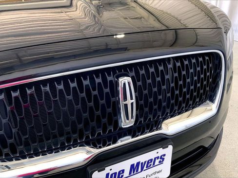 Used 2023 Lincoln Nautilus Reserve w/ Monochromatic Package image 30