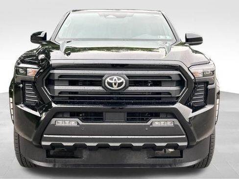 Certified 2025 Toyota Tacoma SR5 AWD/4WD image 8