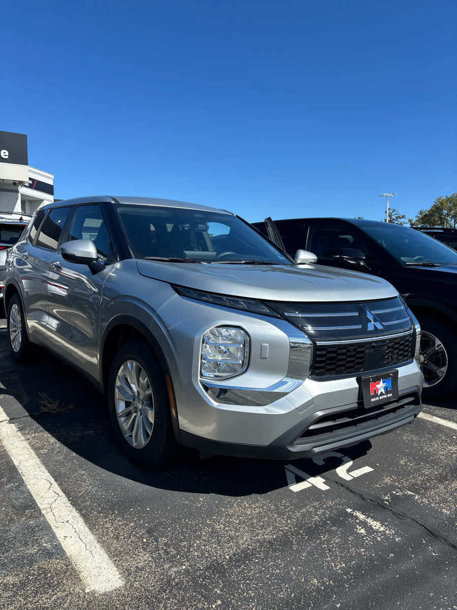 Used 2025 Mitsubishi Outlander ES AWD/4WD image 21