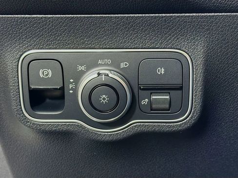 New 2026 Mercedes-Benz GLB 250 4MATIC image 11