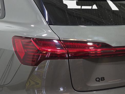 Used 2024 Audi Q8 e-tron Premium Plus w/ Premium Plus Package AWD/4WD image 37