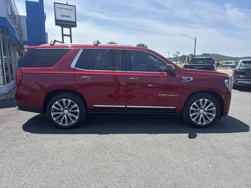Used 2021 GMC Yukon Denali w/ Denali Ultimate Package AWD/4WD image 2