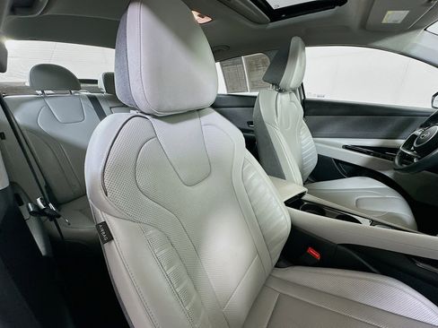 Certified 2024 Hyundai Elantra Limited image 29