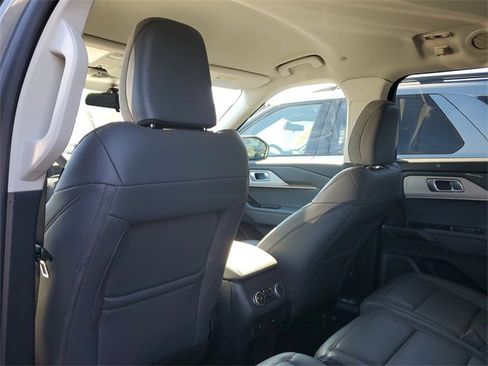 Used 2025 Ford Explorer Active w/ Active Comfort Package image 16