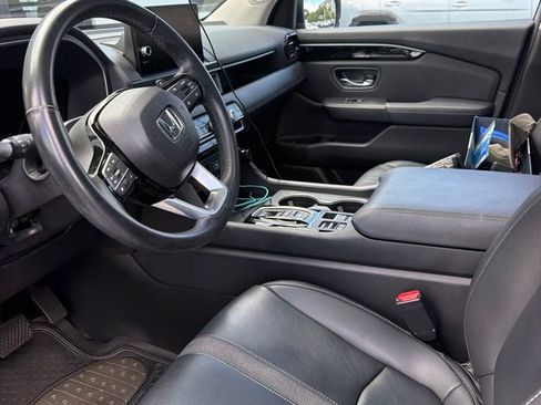 Used 2023 Honda Pilot Touring image 6