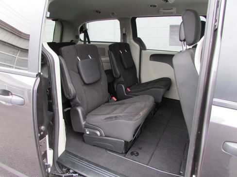 Used 2019 Dodge Grand Caravan SE w/ UConnect Hands-Free Group FWD image 7