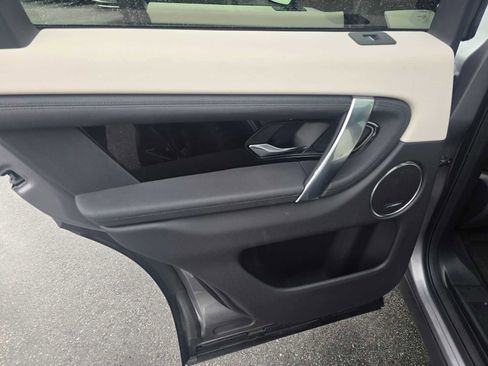 Used 2025 Land Rover Discovery Sport S image 20