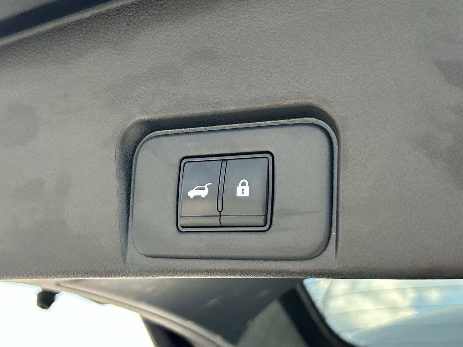 Used 2024 Nissan Rogue SV FWD image 16