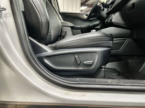 Used 2020 Ford Escape Titanium w/ Titanium Premium Package 2.0 image 28