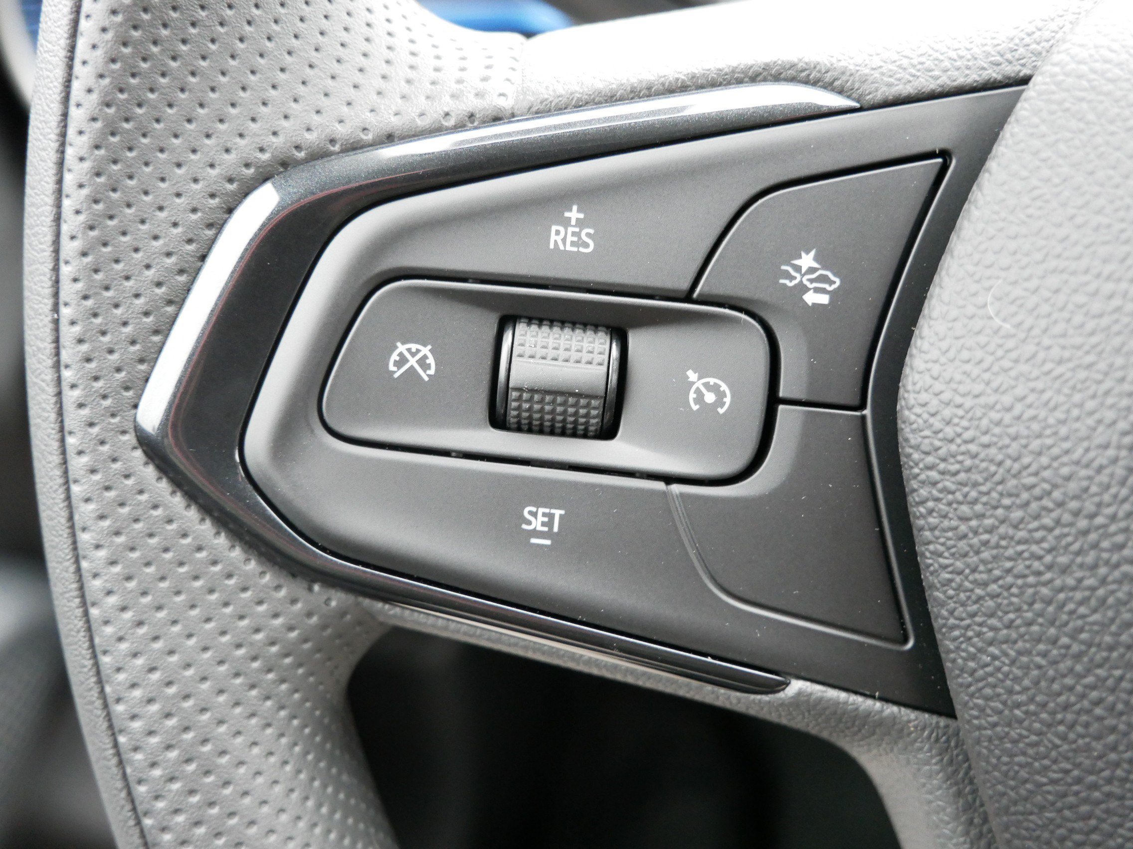 New 2026 Chevrolet Trax LS w/ LS Convenience Package FWD image 24