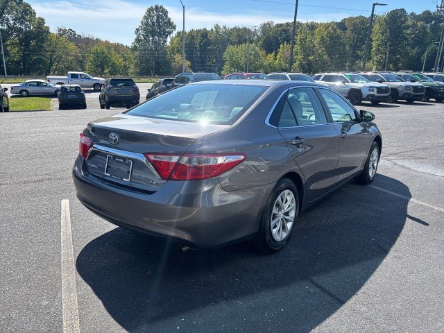 Used 2017 Toyota Camry LE FWD image 3