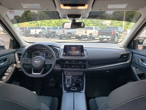 Used 2024 Nissan Rogue SV AWD/4WD image 34