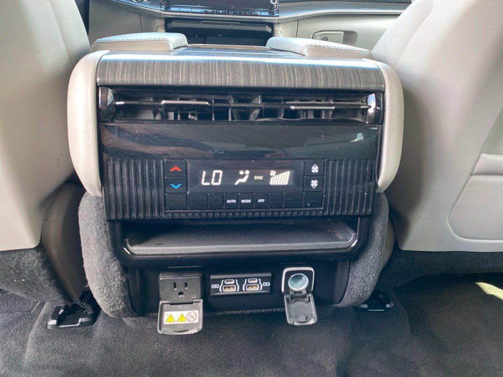 Used 2024 Jeep Wagoneer Series II w/ Flexible Seating Group RWD image 33