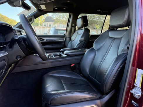 Used 2023 Jeep Wagoneer L Series II image 14