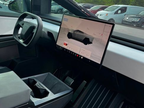 Used 2025 Tesla Cybertruck AWD Crew Cab image 20