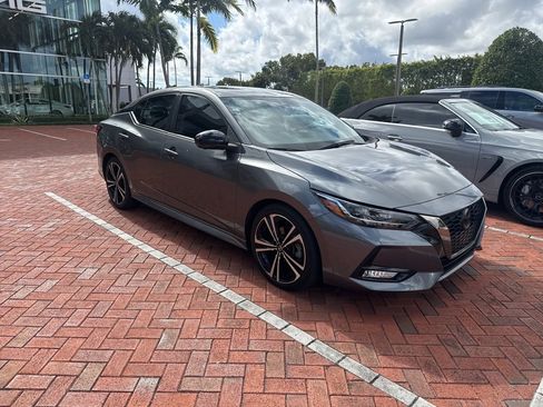 Used 2023 Nissan Sentra SR w/ SR Premium Package image 2
