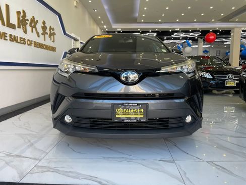 Used 2018 Toyota C-HR XLE FWD image 3