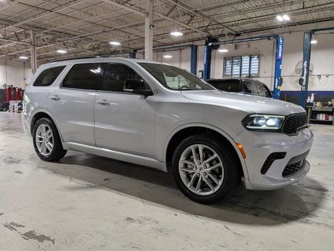 Used 2024 Dodge Durango GT RWD image 2