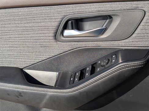 Certified 2023 Nissan Rogue SV image 25