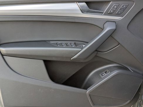 Certified 2025 Audi Q5 2.0T Premium w/ Convenience Plus Package image 10