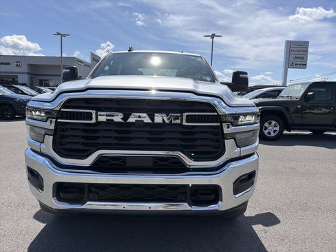 Used 2026 RAM 2500 Big Horn AWD/4WD image 2