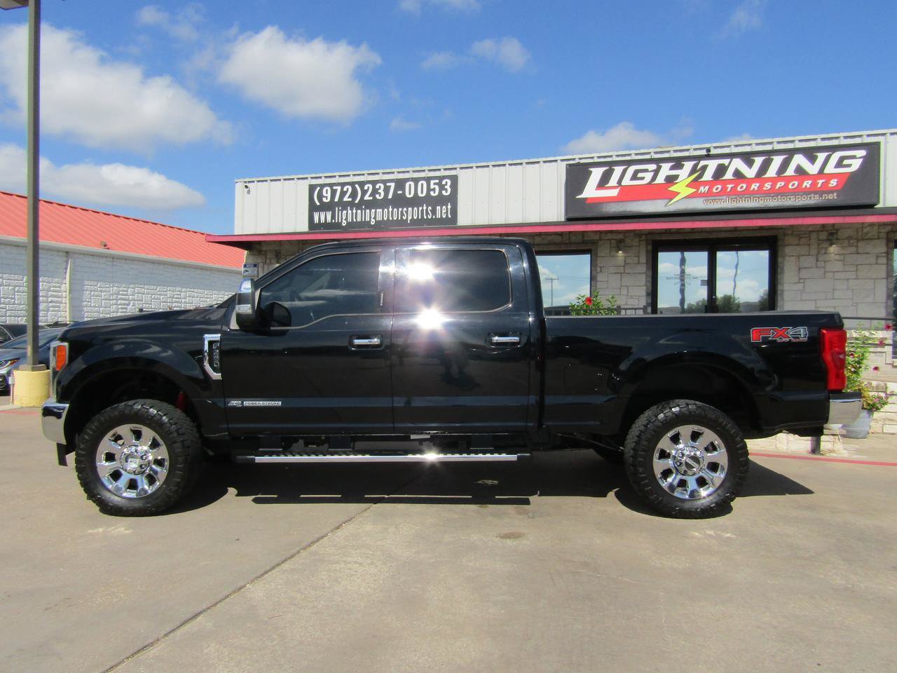 Used 2017 Ford F250 Lariat w/ Lariat Ultimate Package AWD/4WD image 2