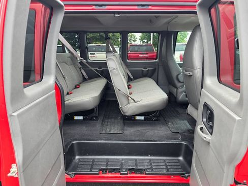 New 2026 GMC Savana 3500 LT w/ LT Preferred Equipment Group RWD image 19