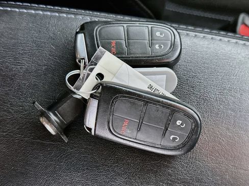 Used 2019 Jeep Cherokee Latitude Plus FWD image 35