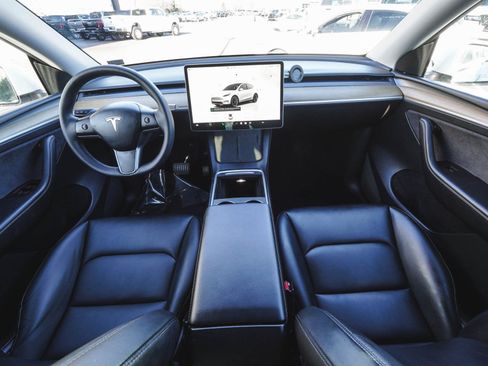Used 2022 Tesla Model Y Long Range image 34