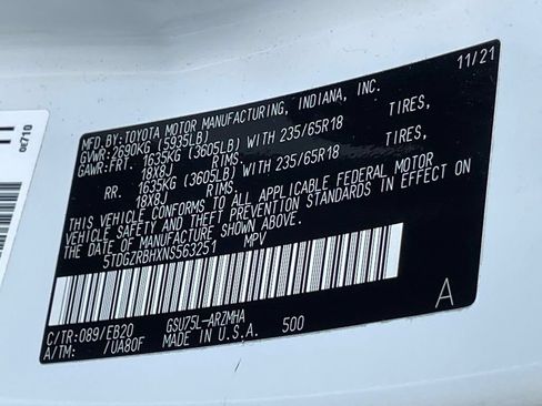 Used 2022 Toyota Highlander XLE AWD/4WD image 34