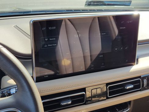 Used 2022 Lincoln Nautilus AWD w/ Premium Package image 17
