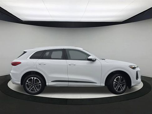 New 2025 Audi Q5 Premium image 8