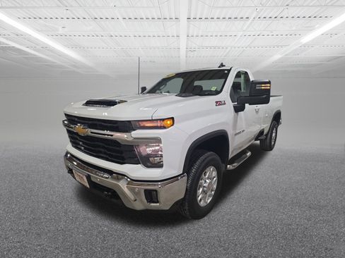 Used 2025 Chevrolet Silverado 3500 LT image 2