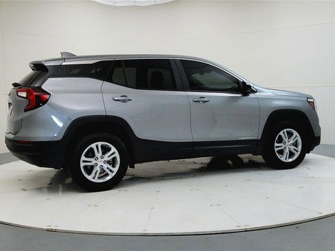 Used 2024 GMC Terrain SLE image 8