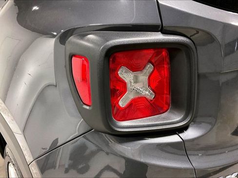 Used 2023 Jeep Renegade Latitude image 38