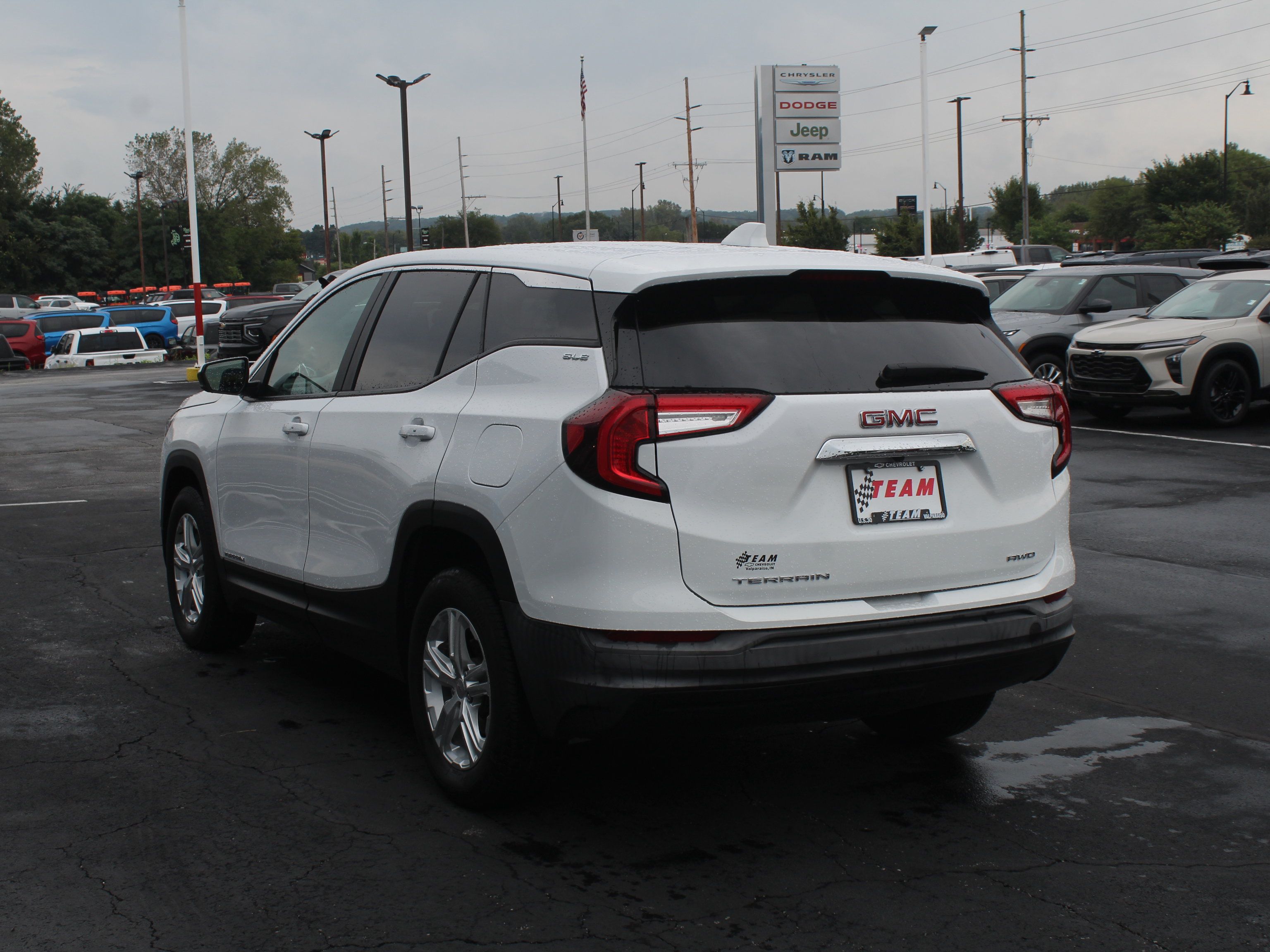 Used 2024 GMC Terrain SLE AWD/4WD image 7