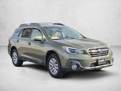 Used 2019 Subaru Outback 2.5i Premium AWD/4WD image 3
