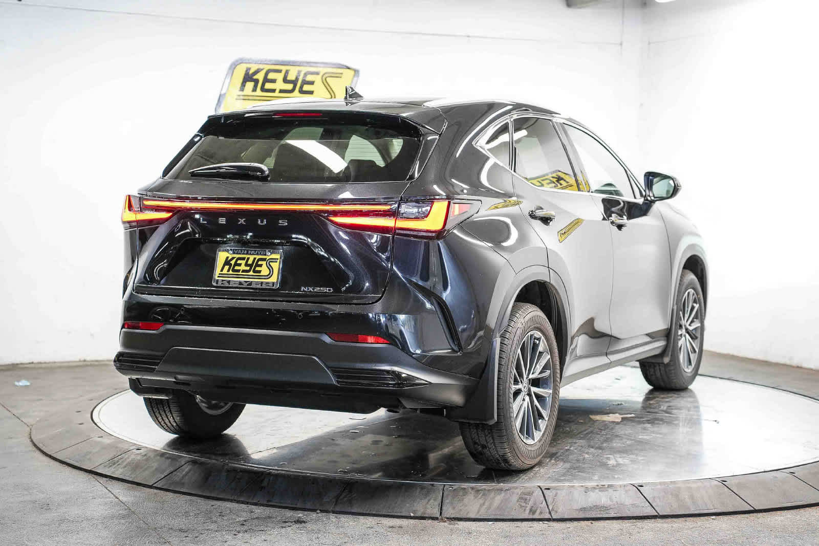 Used 2025 Lexus NX 250 FWD w/ Accessory Package (K3) image 4