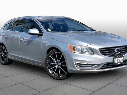 Used 2016 Volvo V60 T5 Premier w/ Convenience Package image 2