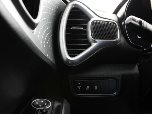 Used 2025 Kia Soul LX FWD image 24